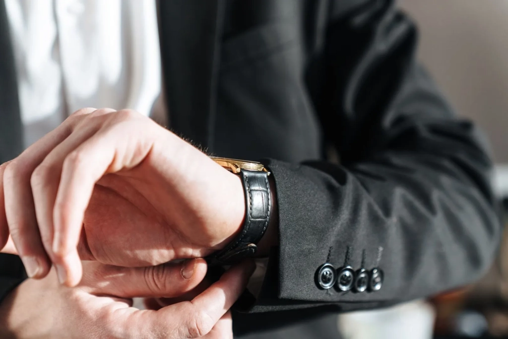 cropped-photo-of-businessman-wearing-wristwatch-an-2025-02-15-10-54-25-utc_result
