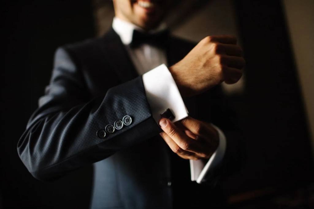 man-tucking-his-sleeves-2025-01-09-06-07-21-utc_result